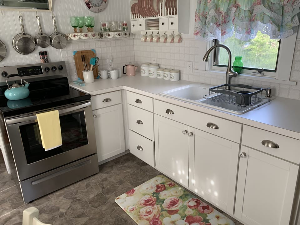 Fully equipped newly renovated kitchen 