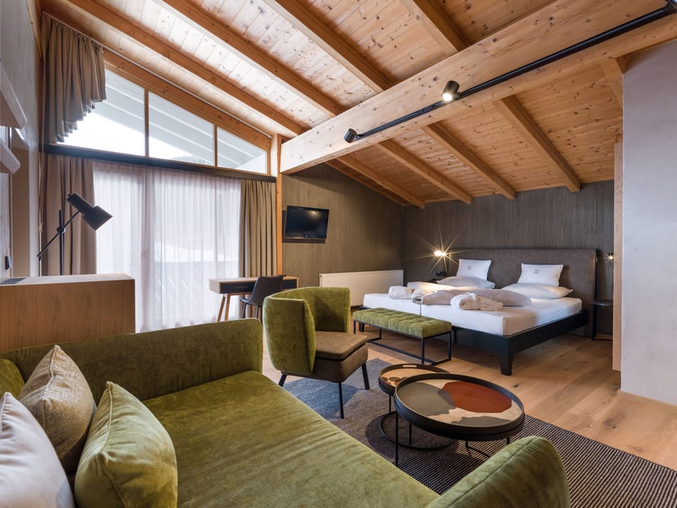 Suite, Mountain View (Mickey) | Premium bedding, minibar, in-room safe, desk