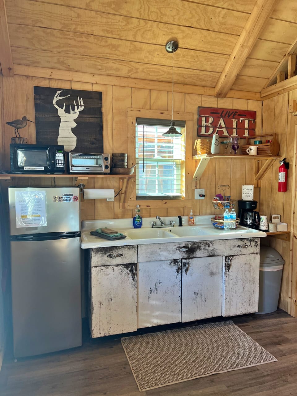 Kitchenette w/full fridge, microwave,  (toaster oven no longer provided)