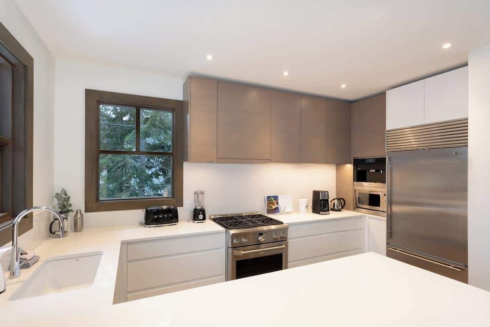 - Modern kitchen with stainless steel appliances  
- Sleek design and full amenities for gourmet mountain meals  
- Bright space ideal for cooking after a day of  adventure  

