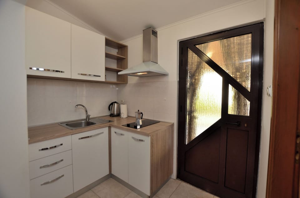 Apartment (A1) | Private kitchen | Fridge, stovetop, espresso maker, coffee/tea maker