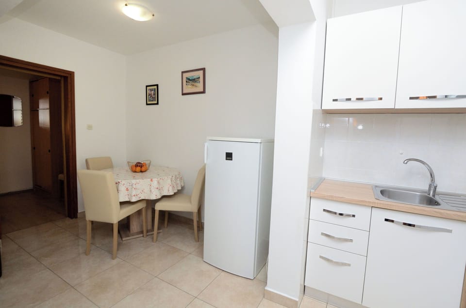 Apartment (A1) | Private kitchen | Fridge, stovetop, espresso maker, coffee/tea maker