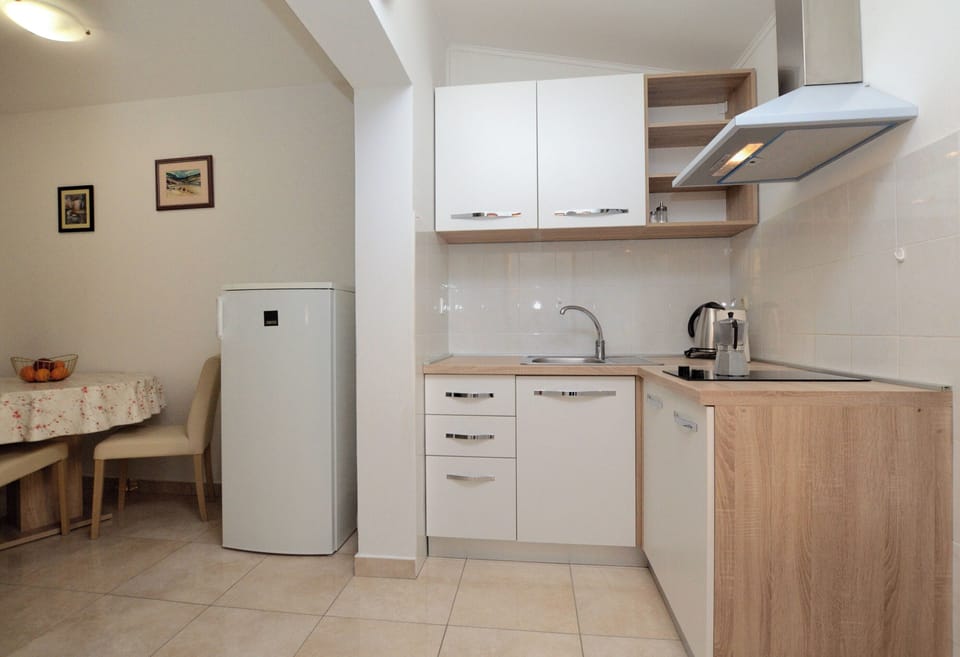 Apartment (A1) | Private kitchen | Fridge, stovetop, espresso maker, coffee/tea maker