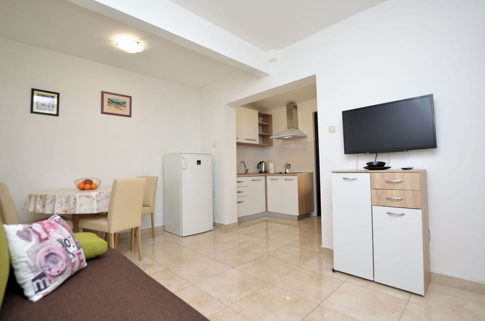 Apartment (A1) | Living room | TV