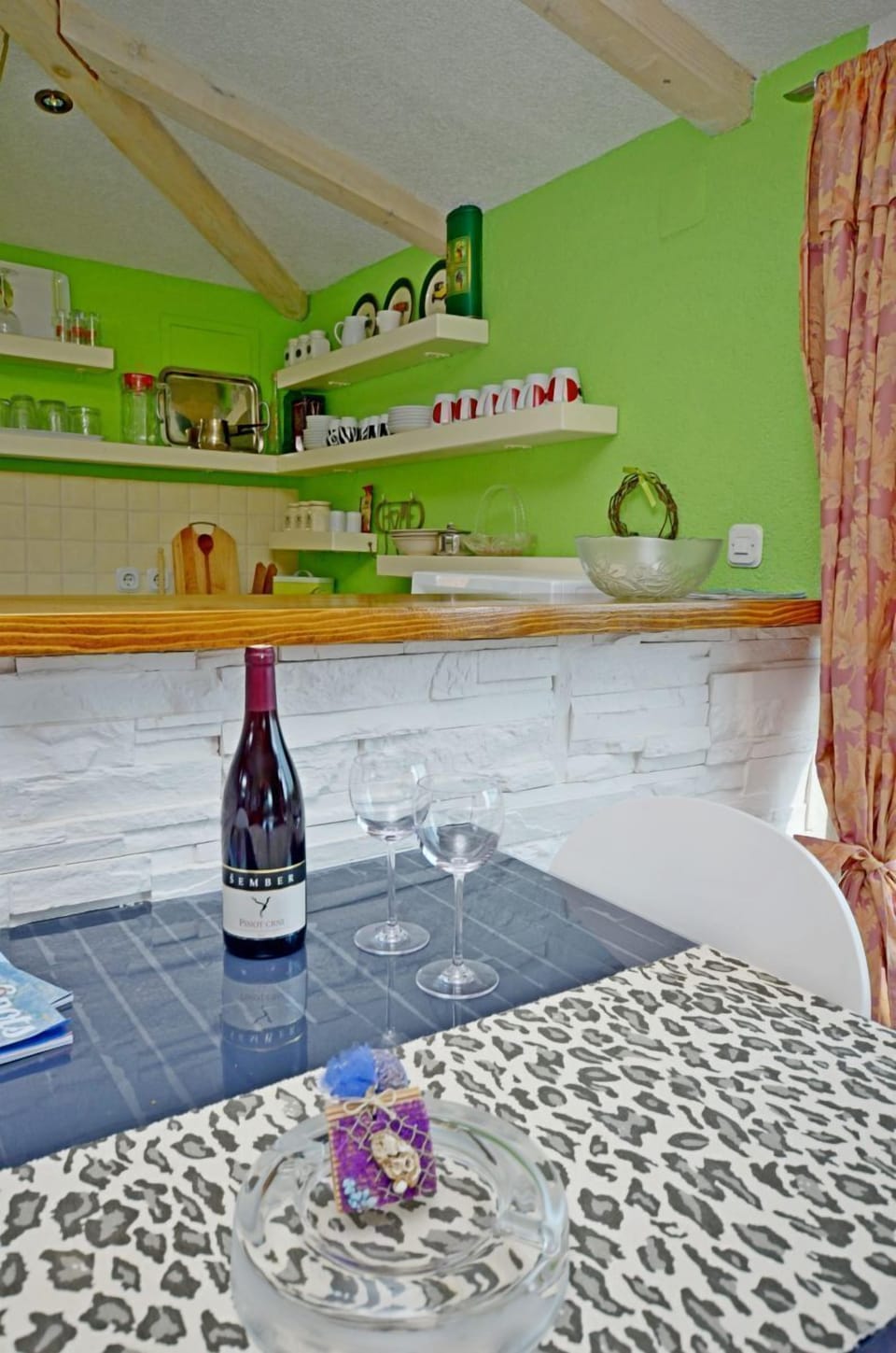House | Private kitchen | Fridge, microwave, oven, stovetop