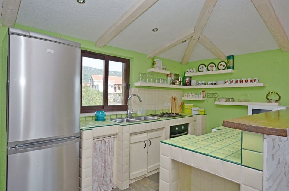 House | Private kitchen | Fridge, microwave, oven, stovetop