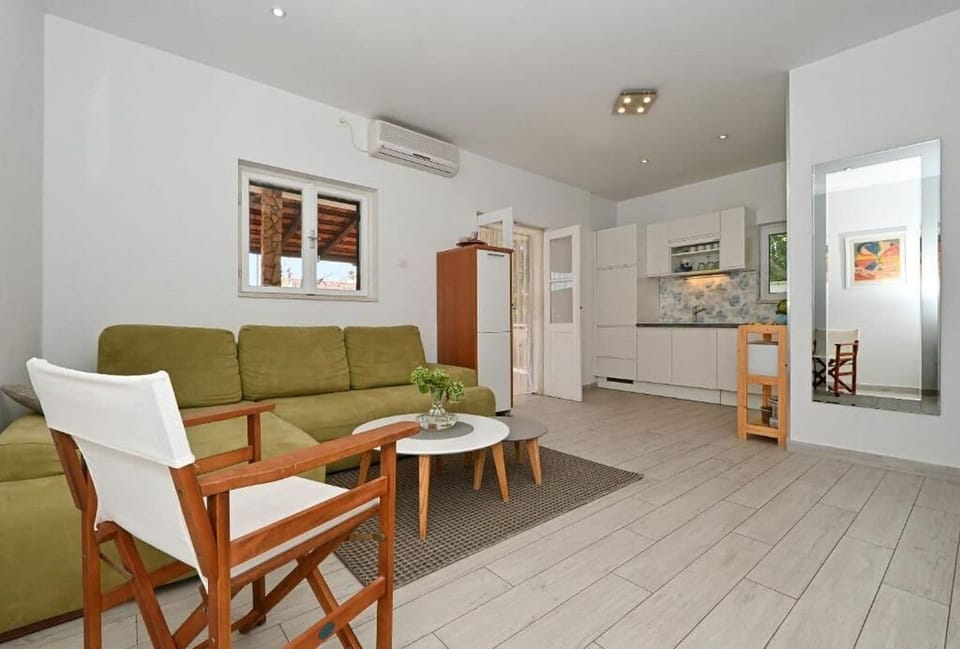 Apartment (A2) | Living room | TV