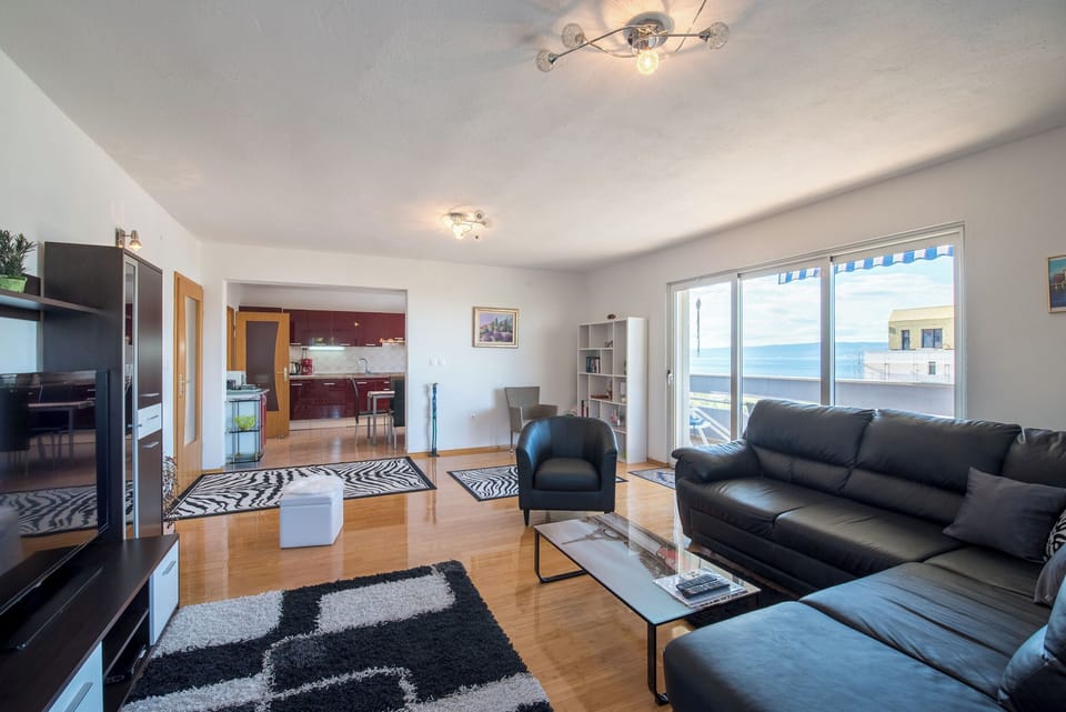 Apartment (A1) | Living room | Flat-screen TV
