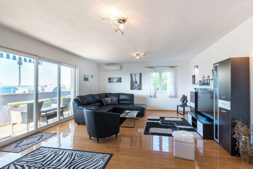 Apartment (A1) | Living room | Flat-screen TV