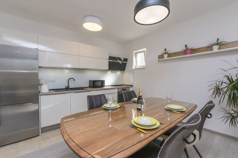 Apartment (A1) | Private kitchen | Espresso maker, coffee/tea maker, fridge, microwave