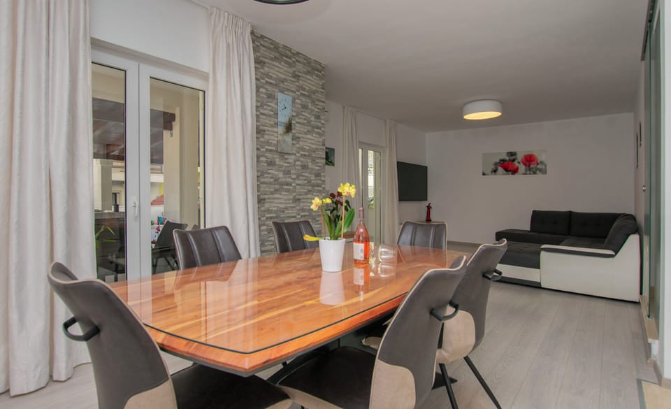 Apartment (A1) | Private kitchen | Espresso maker, coffee/tea maker, fridge, microwave
