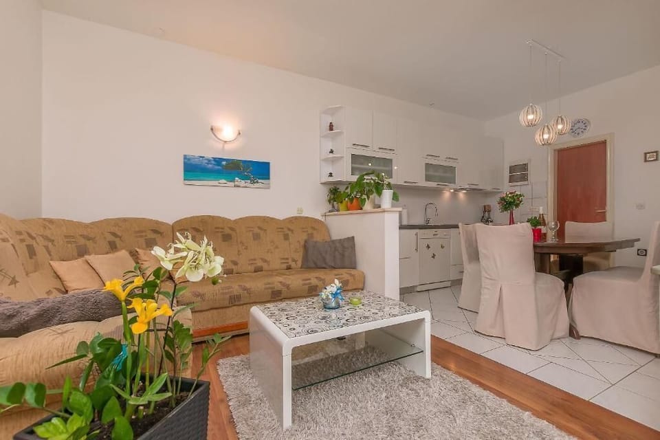 Apartment (A2) | Living room