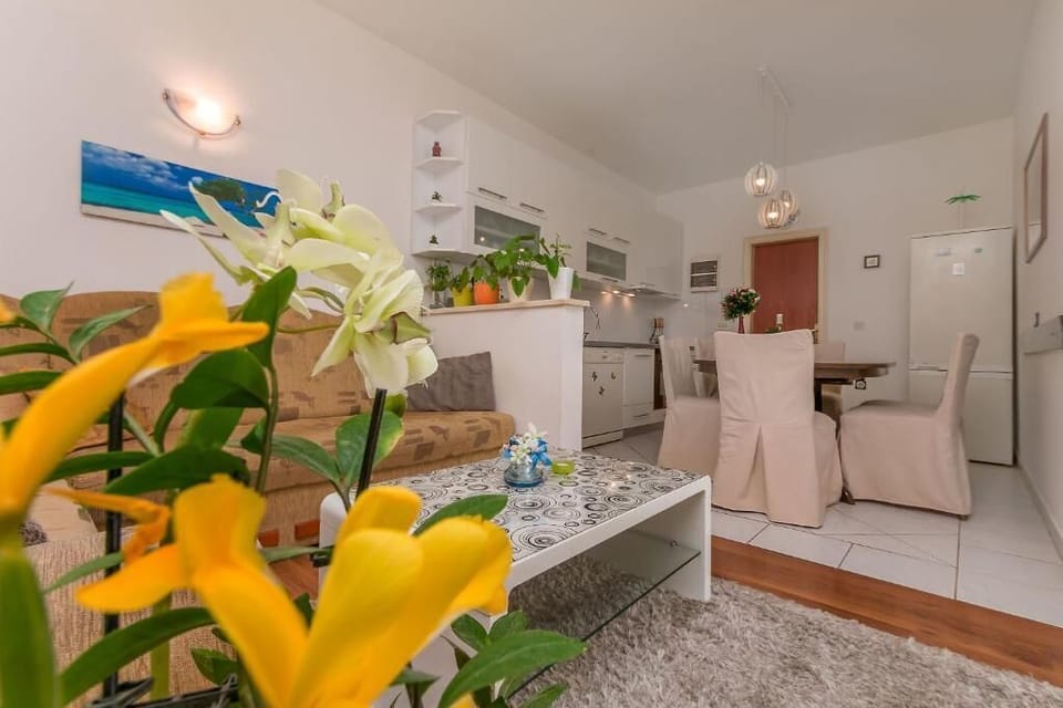 Apartment (A2) | Living room