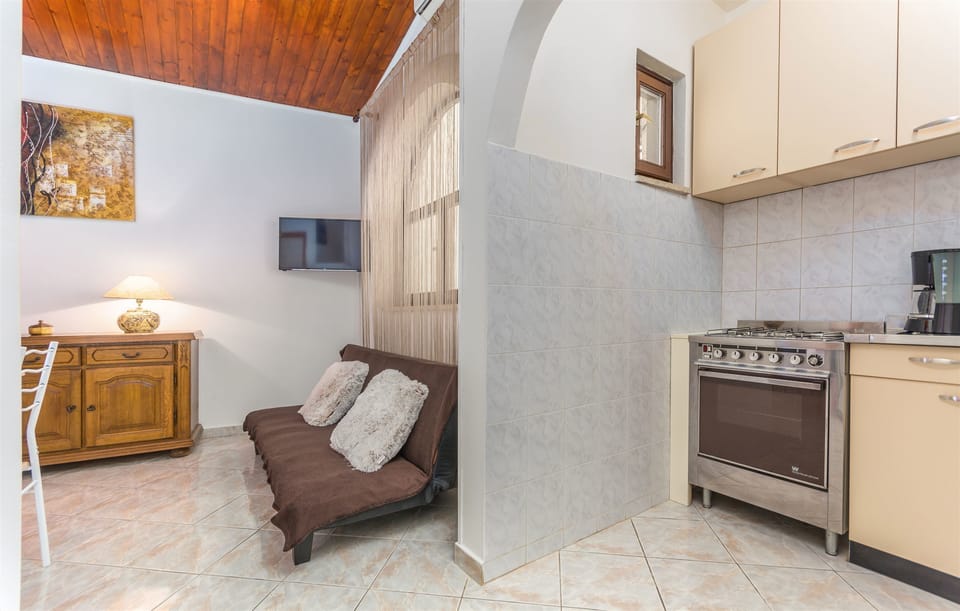 Living room | TV, DVD player
