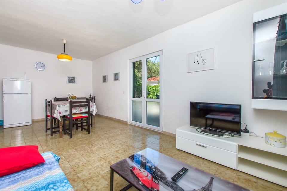 Apartment (A1) | Living room | TV