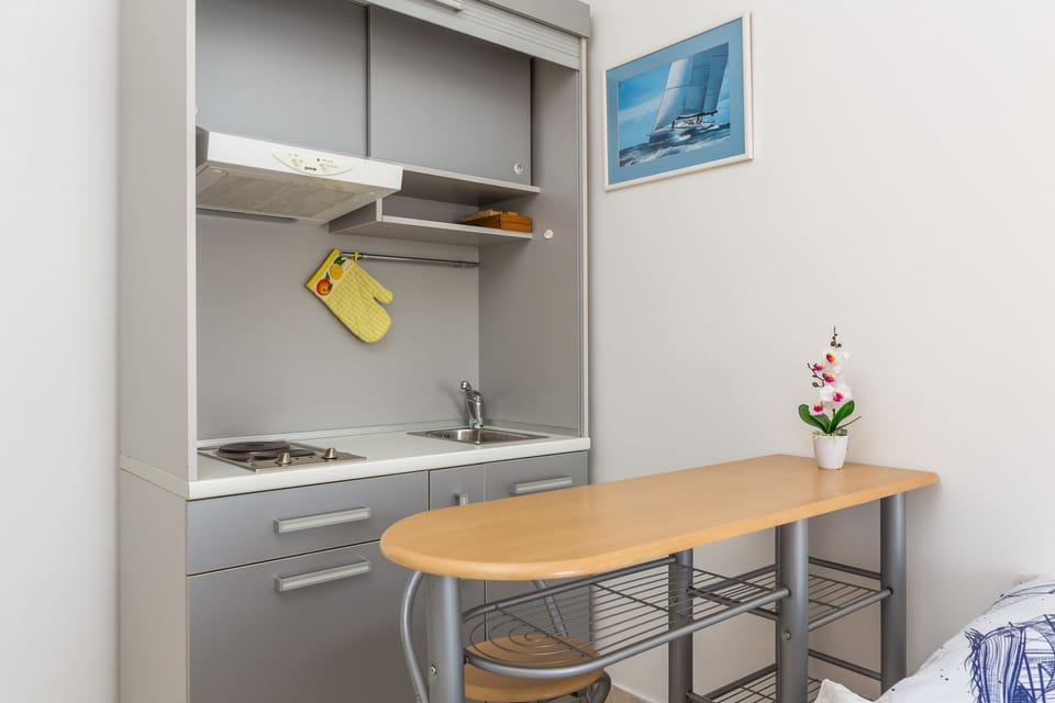 House | Private kitchen | Fridge, microwave, oven, stovetop