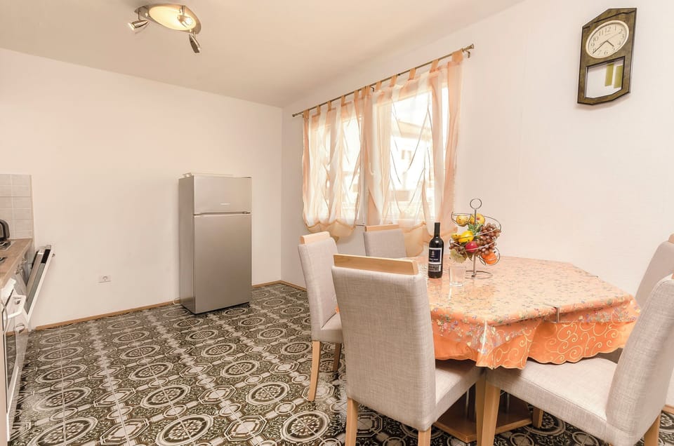 House | Private kitchen | Fridge, microwave, oven, stovetop
