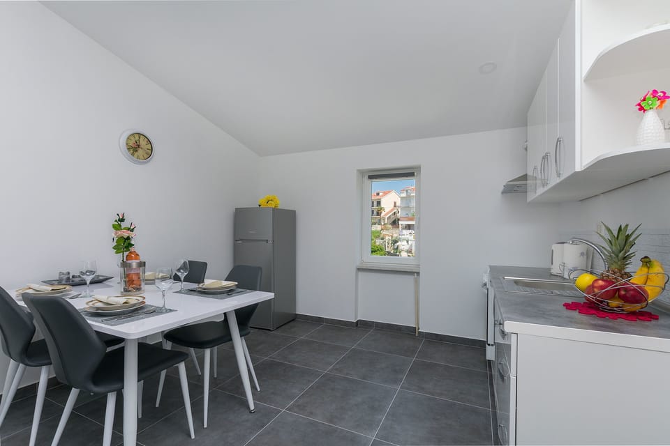 Apartment (A1) | Private kitchen | Fridge, microwave, oven, stovetop