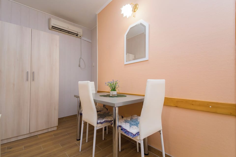 Apartment (A1) | Dining