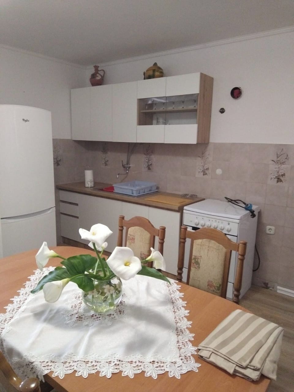 Apartment (A1) | Private kitchen | Fridge, oven, stovetop, electric kettle