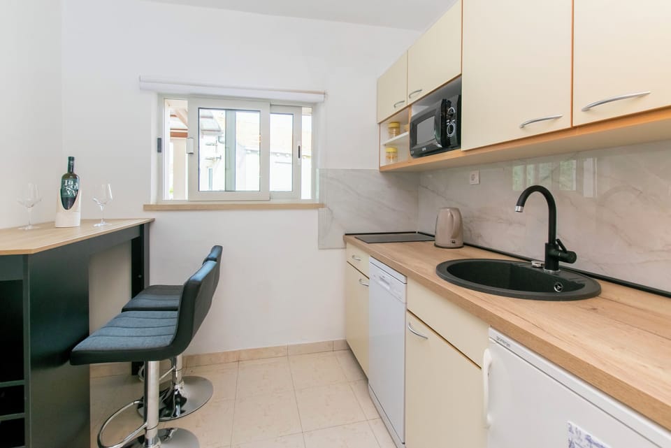 Apartment (A1) | Private kitchen | Fridge, microwave, stovetop, dishwasher