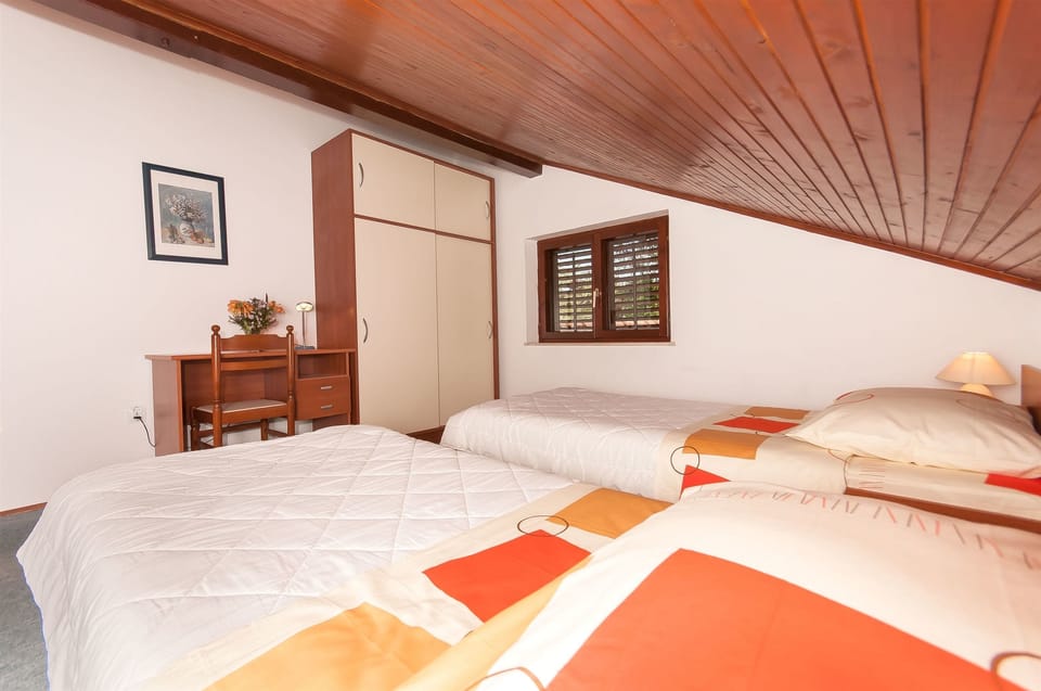 Laptop workspace, iron/ironing board, free WiFi, bed sheets