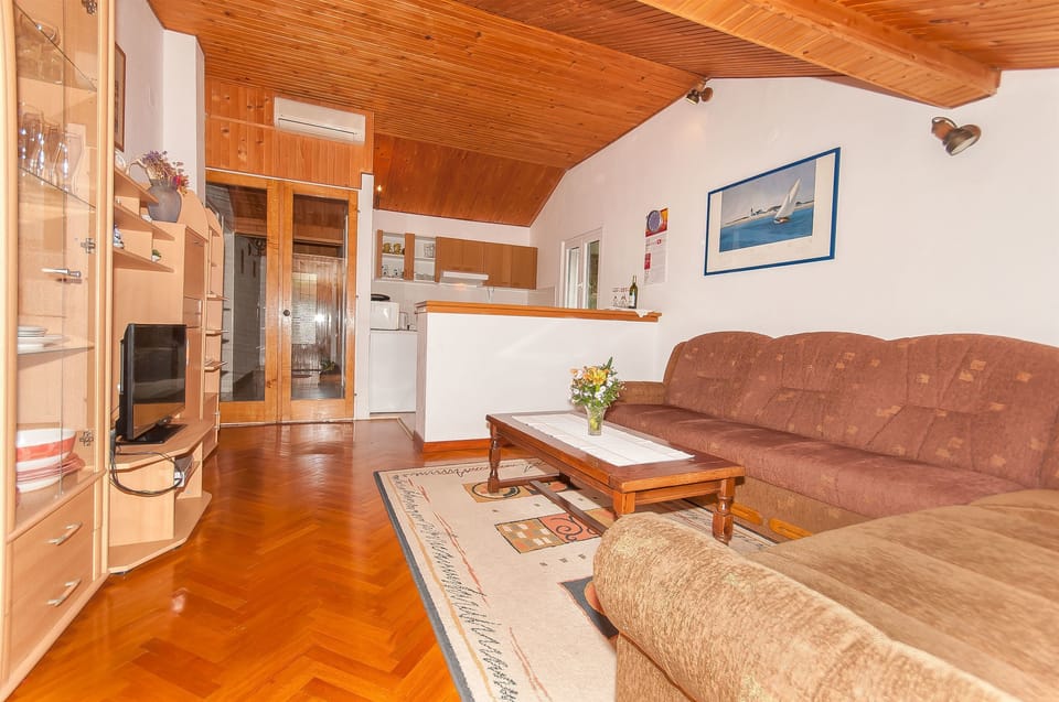 Living room | Flat-screen TV