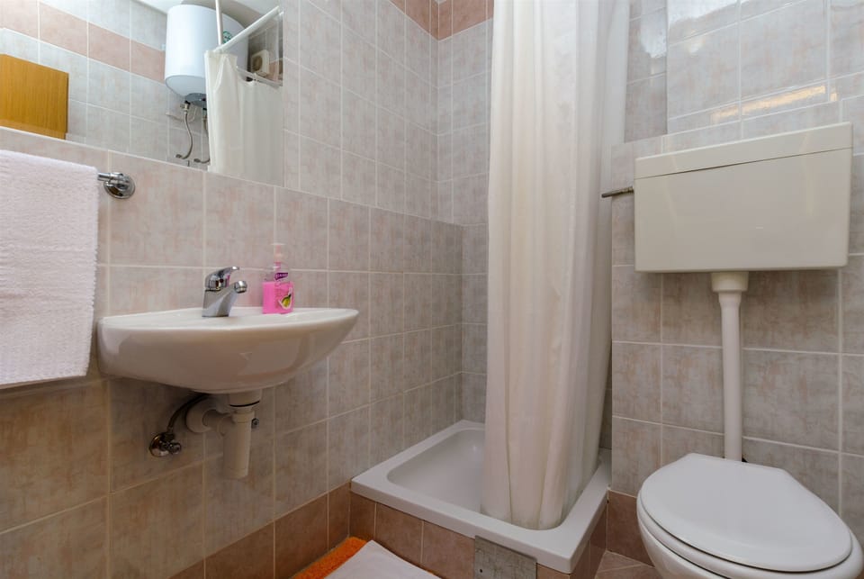 Bathroom | Shower