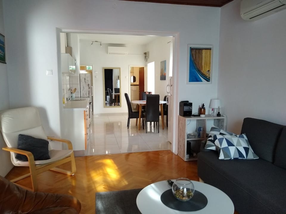 Apartment (A1) | Living room | TV