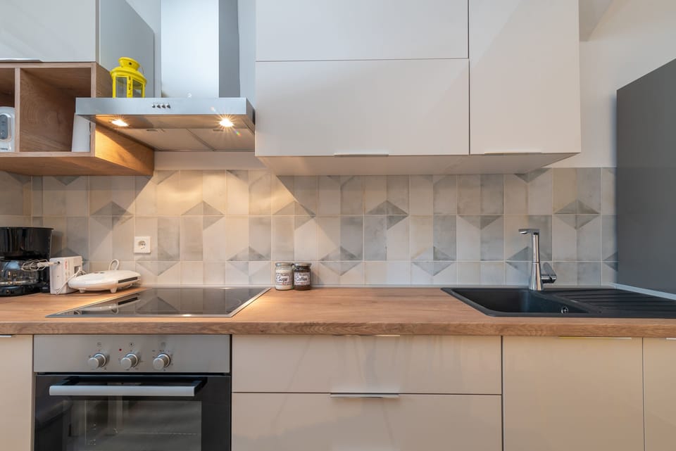 Private kitchen | Fridge, oven, stovetop, espresso maker