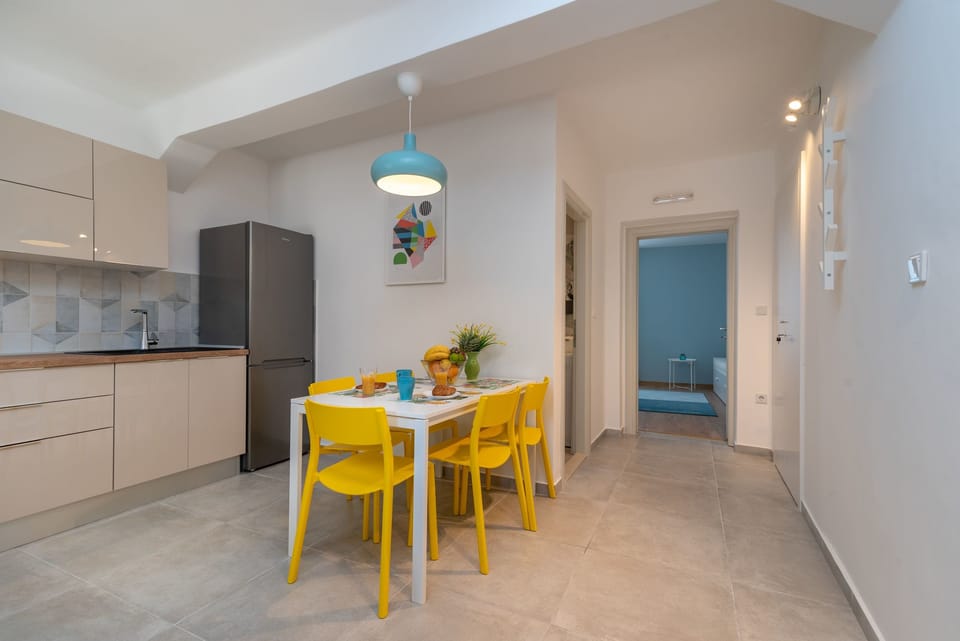 Private kitchen | Fridge, oven, stovetop, espresso maker