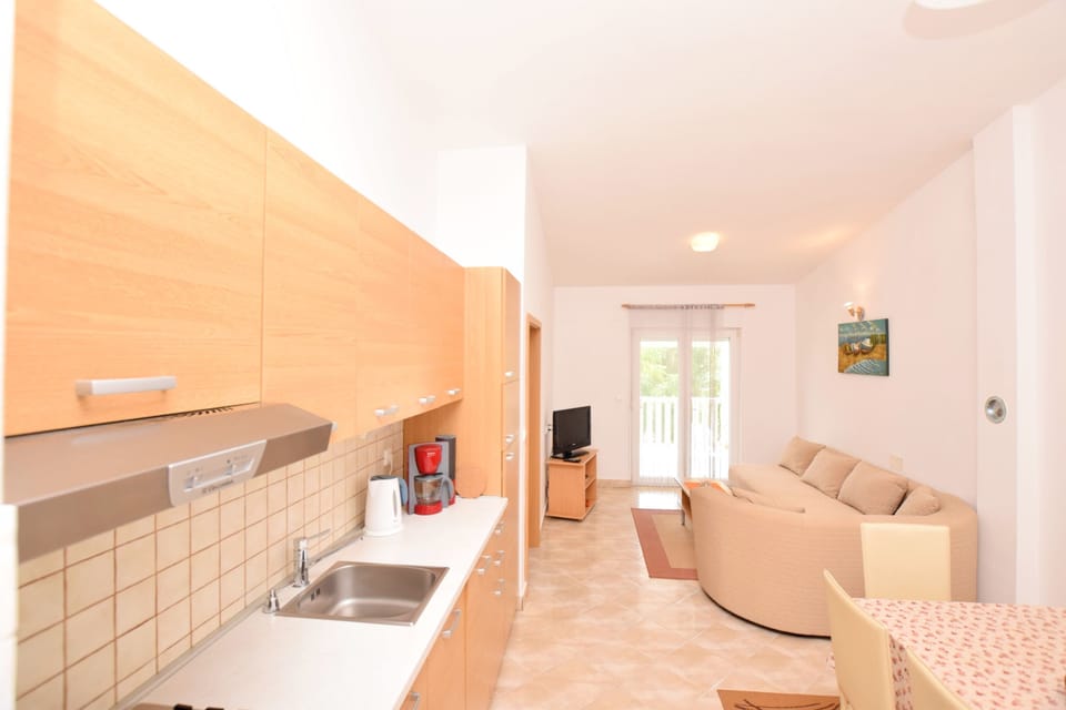 Private kitchen | Fridge, oven, stovetop, dishwasher