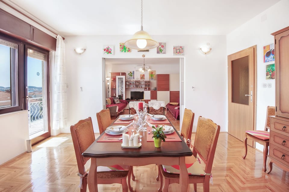 Apartment (A1) | Dining