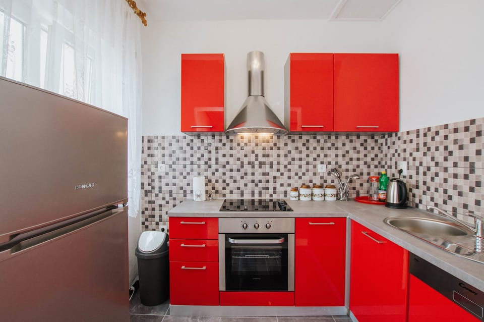 House | Private kitchen | Fridge, microwave, oven, stovetop
