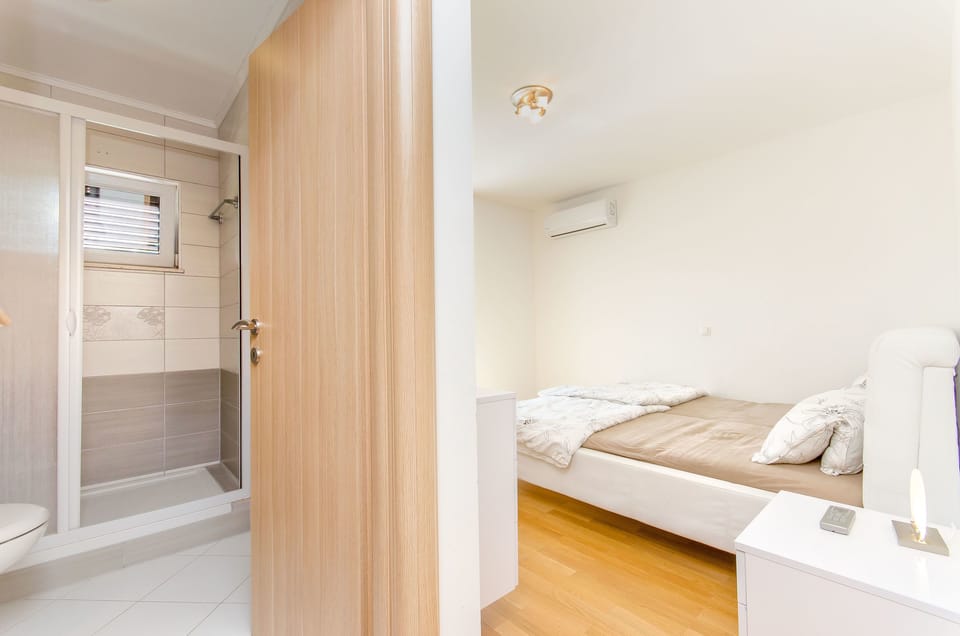 6 bedrooms, free WiFi