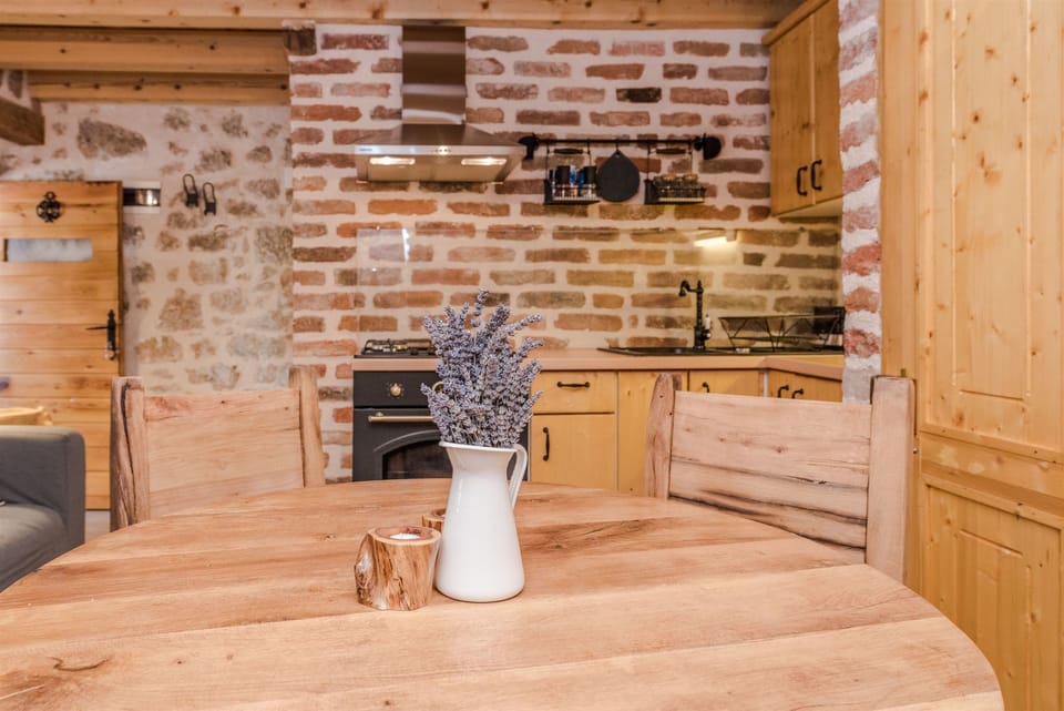 Private kitchen | Fridge, oven, stovetop, espresso maker