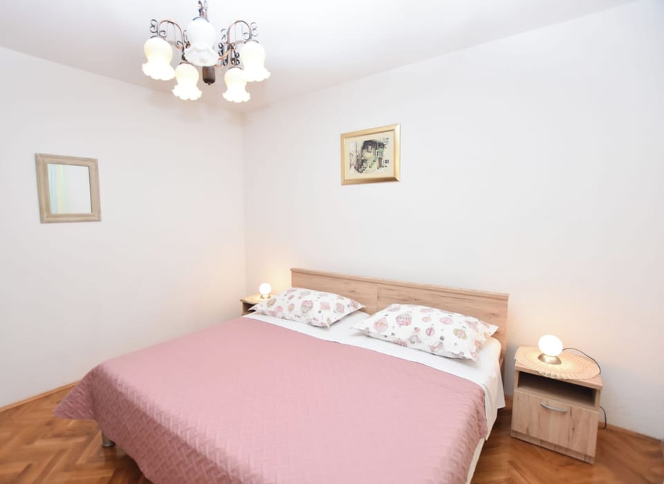 Apartment (A1) | 1 bedroom, iron/ironing board, free WiFi