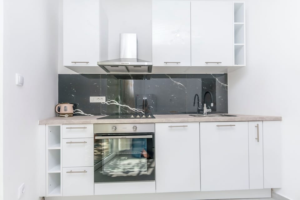 Apartment (A3) | Private kitchen | Fridge, stovetop, electric kettle, cookware/dishes/utensils