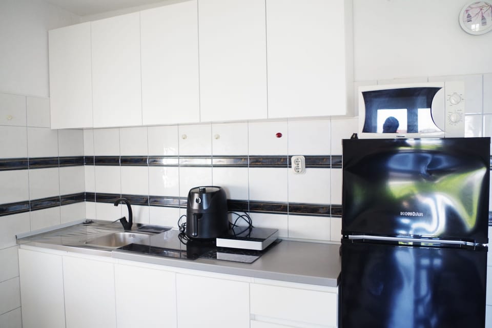 Apartment (A1) | Private kitchen | Fridge, microwave, stovetop, espresso maker
