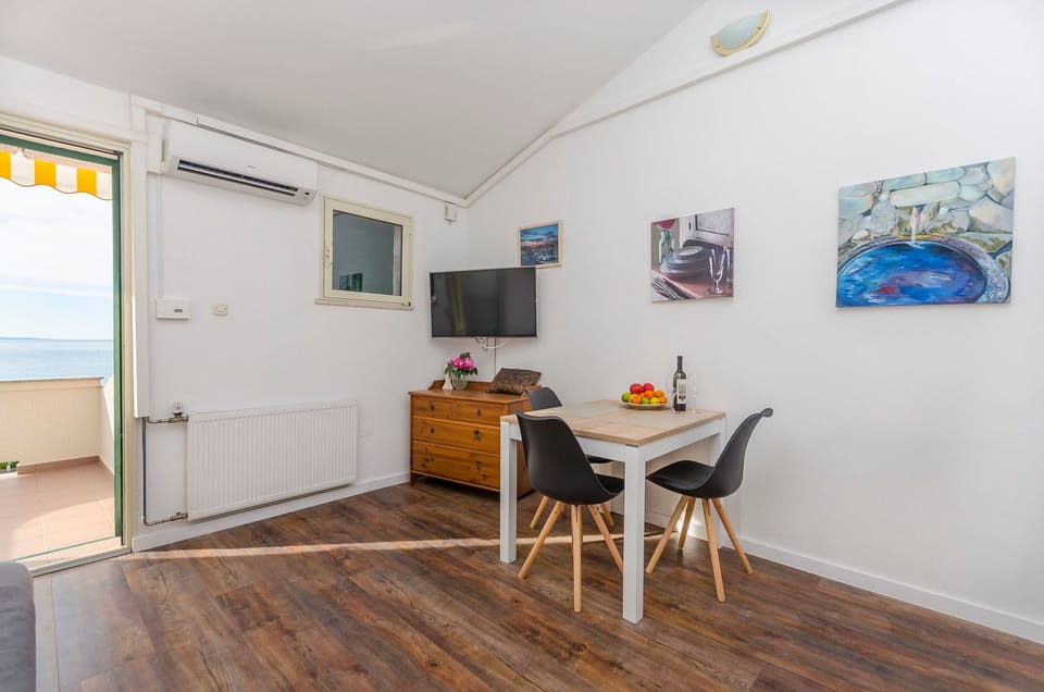 Private kitchen | Fridge, stovetop, espresso maker, electric kettle