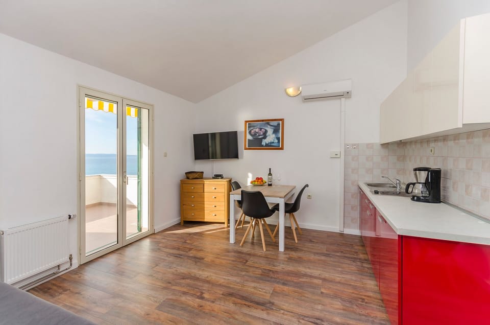 Private kitchen | Fridge, stovetop, espresso maker, electric kettle