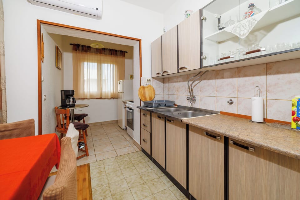 Apartment (A1) | Private kitchen | Fridge, oven, stovetop, espresso maker