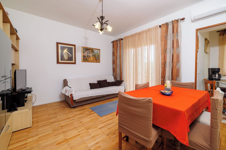 Apartment (A1) | Living room | TV