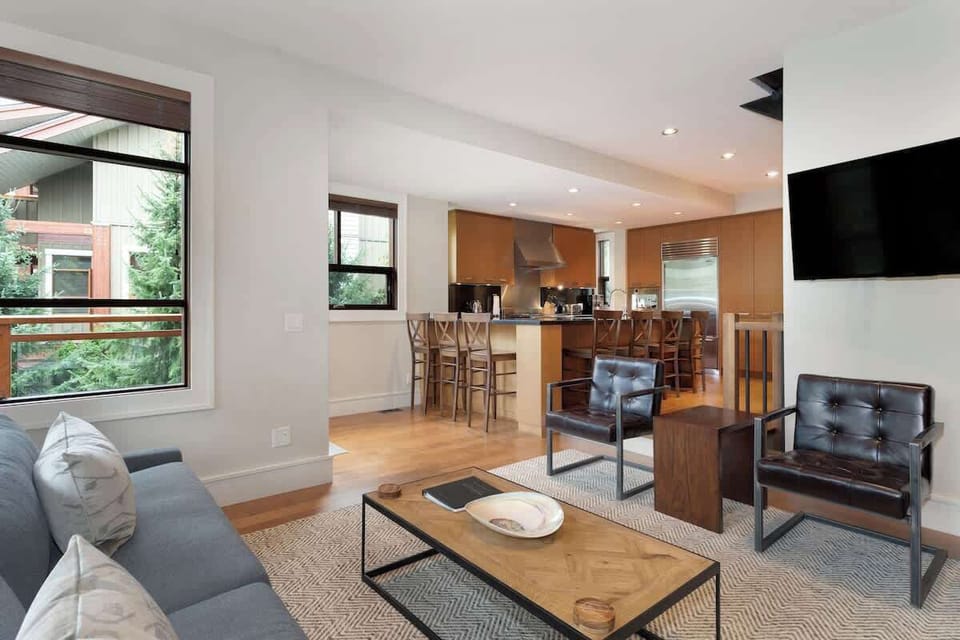 - Open-concept living area connecting kitchen and lounge with natural flow  
- Bright interiors with modern decor and plenty of daylight  
- Great for families or groups enjoying a mountain getaway  
