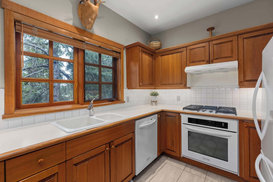 - Fully equipped wooden kitchen ready for hearty mountain meals  
- Large window brings in natural light and forest views while cooking  
- Perfect space for preparing breakfasts before your outdoor adventures  