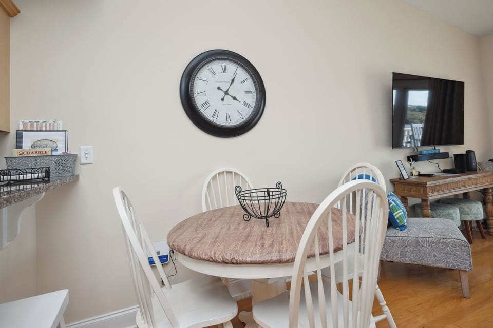 Dining Area - Southwest