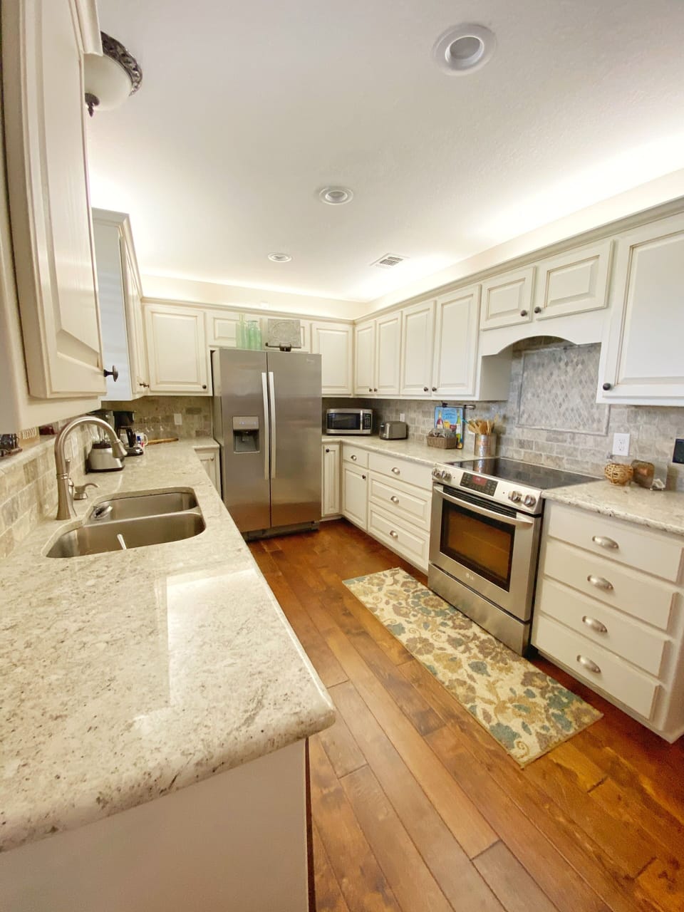 Spacious Bright Kitchen 2
