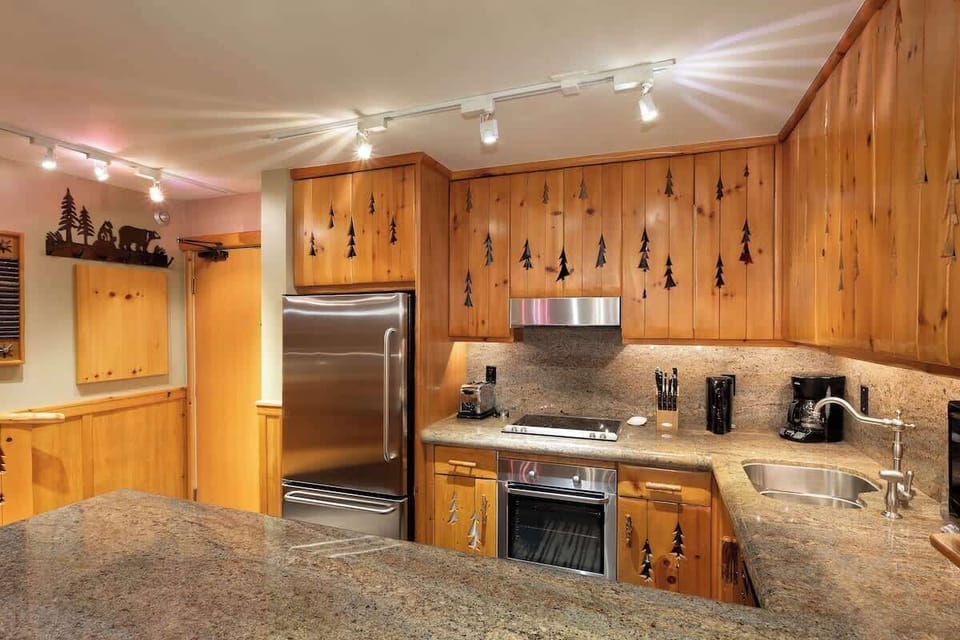 - Cook in style in this granite-and-pine kitchen with modern appliances  
- Stainless steel finishes blend with cabin-inspired cabinetry  
- Fully equipped for après-ski feasts or morning mountain breakfasts  

