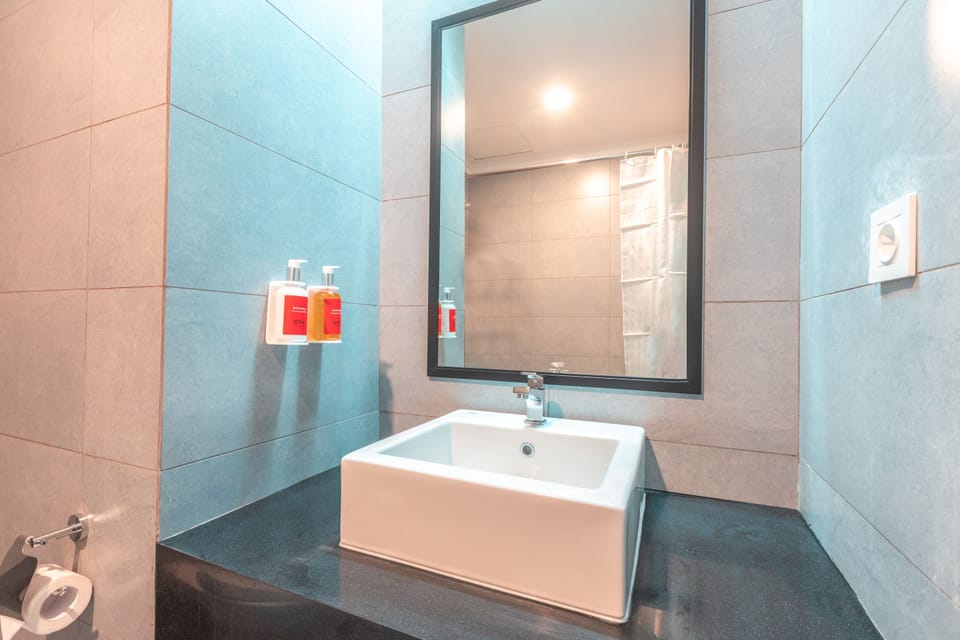 Bathroom sink