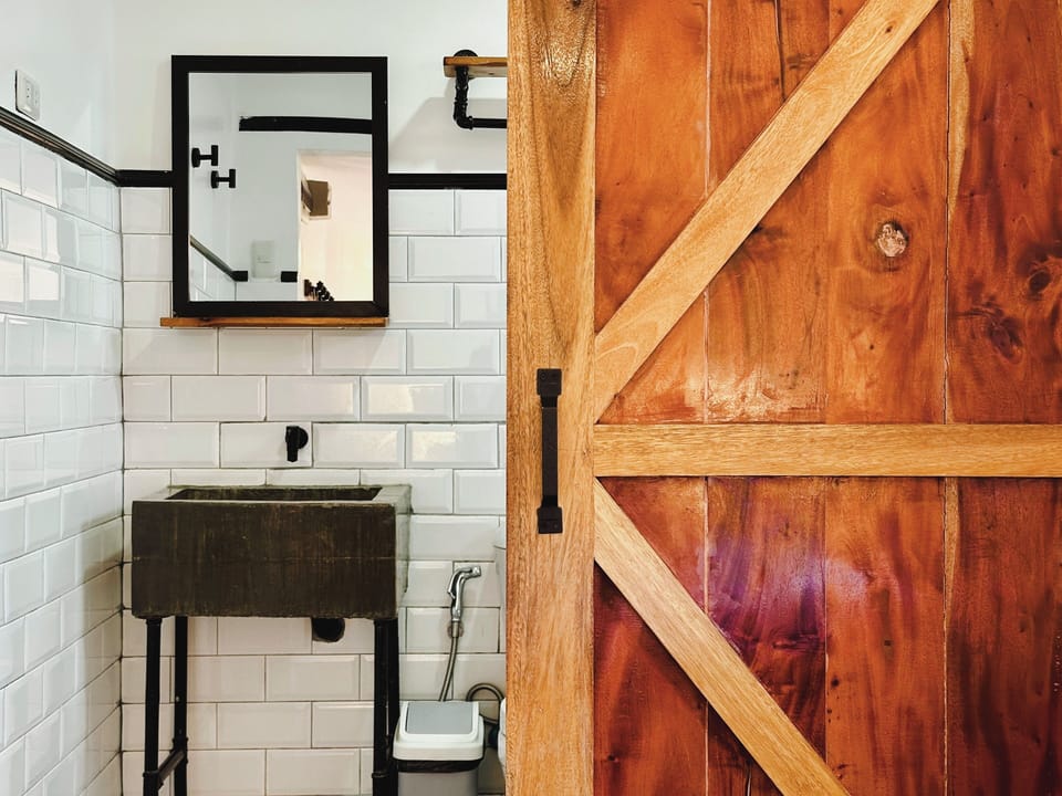 Comfort Double Room | Bathroom | Shower, rainfall showerhead, hair dryer, towels